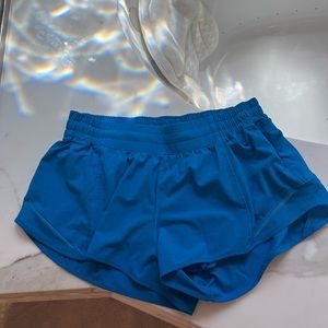 Poolside blue Lululemon low rise 2.5 inch inseam shorts size 12